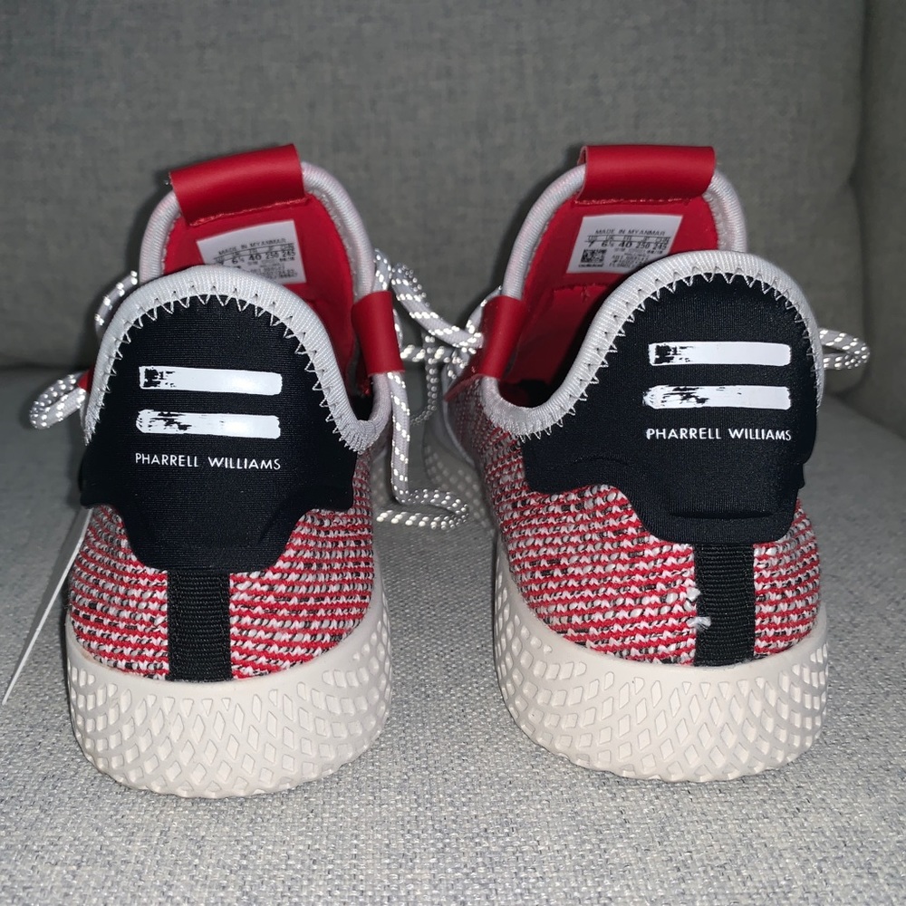 NEW SIZE 7 ADIDAS Solarhu V2 Pharrell Williams